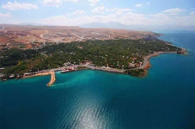 <p><strong>Edremit, Balıkesir</strong></p>
<p>Nüfus: 161.145 kişi.</p>