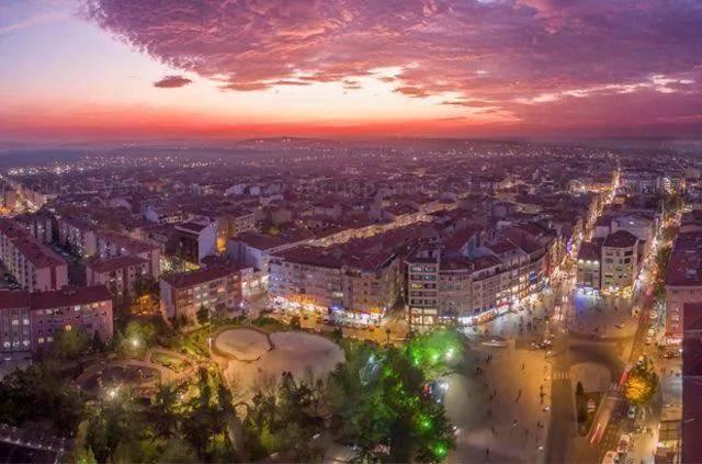 <p><strong>Çorlu, Tekirdağ</strong><br />
<br />
Nüfus: 284.907 kişi</p>