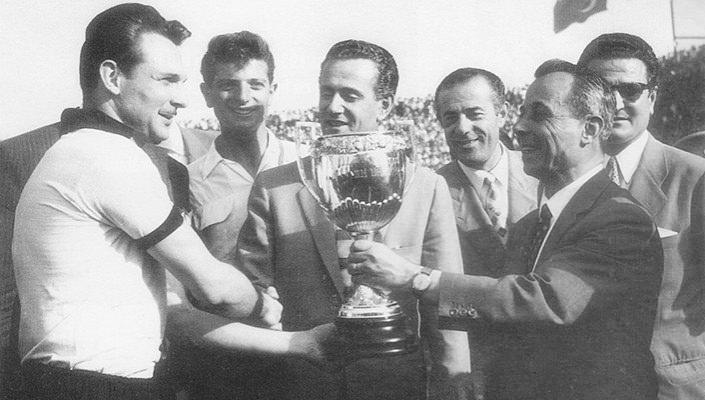<p>1957 Federasyon Kupası şampiyonu Beşiktaş<br />
 </p>

<p>(Türkiye Futbol Federasyonu tarafından 1957-58 sezonunda Şampiyon Kulüpler Kupası'na katılacak takımı belirlemek için düzenlenen organizasyondur. Resmi statüde geçerliliği bulunmaktadır.)</p>
