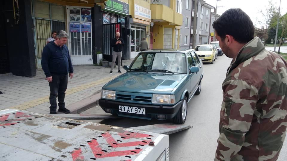 <p>Ziraat Mahallesi Ahmet Derin Caddesi üzerinde oto yıkamacılığı yapan Yumuk, 29 yaşındaki aracının 39 bin kilometre olduğunu ifade etti. Yumuk, "Aracımız 1993 model olup, 39 bin kilometrede.</p>
