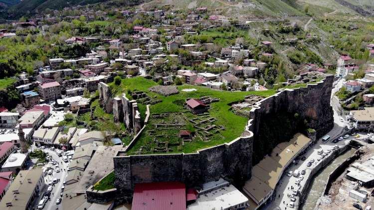 <p>Bu köprüler 500 ile 600’er yıllık köprüler. Aynı zamanda yine dere üzerinde Hazo Hanı, Behiye Camisi ve Paşa Hamamı isimli tarihi alanlarımızın restorasyon projeleri yapılmıştı. </p>
