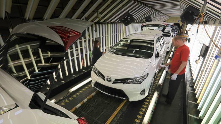 <p>Toyota Motor, Şanghay'daki salgın tedbirlerinin yol açtığı Çin çıkışlı parçalara yönelik tedarik aksaklıkları nedeniyle 14 üretim bandını, 6 günlük süreyle durduracak.</p>

<p> </p>
