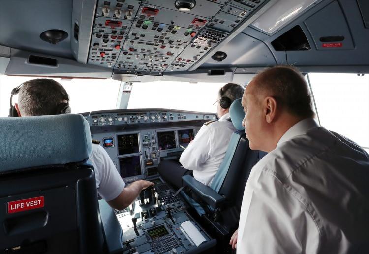 <p>Cumhurbaşkanı Recep Tayyip Erdoğan, özel uçak "TUR" ile açılışını yapacağı Rize-Artvin Havalimanı'na geldi. </p>
