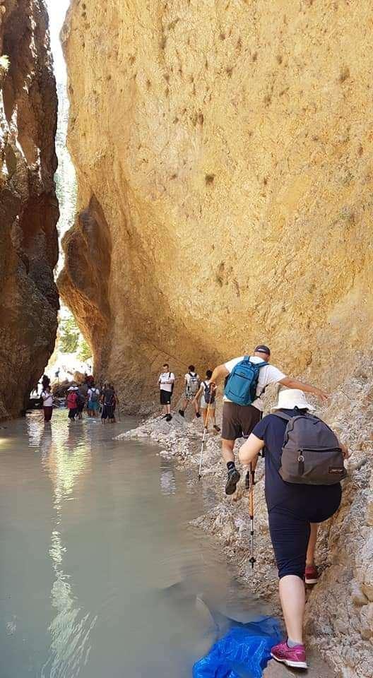 <p>Denizli doğa turizmi bakımından kanyonları ile göz doldurmaya devam ediyor. Son yıllarda keşfedilen kanyonlar doğa turizmine kazandırılıyor. Çameli ilçesinde bir çobanın bölgeye koyunlarının kaçmasıyla tesadüfen bulunan Emecik Kanyonu’nun Doğa Turizm'ine kazandırılması için proje hazırlandı. </p>
<p> </p>