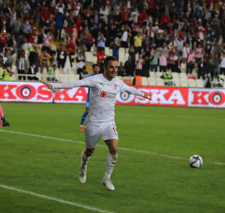 <p>Jorge Felix<br />
<br />
Yaş: 30<br />
<br />
Güncel Kulüp: Sivasspor</p>
