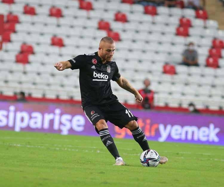 <p>Gökhan Töre<br />
<br />
Yaş: 30<br />
<br />
Güncel Kulüp: Beşiktaş</p>
