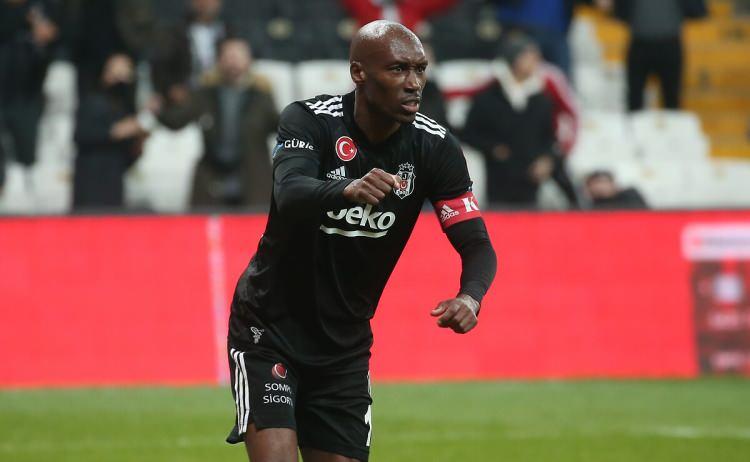 <p>Atiba Hutchinson<br />
<br />
Yaş: 39<br />
<br />
Güncel Kulüp: Beşiktaş</p>
