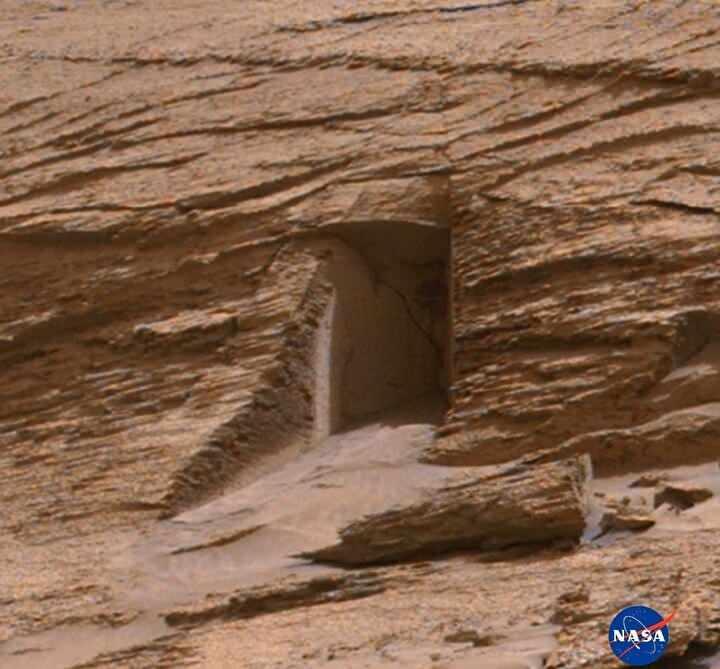<p>NASA'nın Curiosity uzay aracındaki Mast Camera tarafından 7 Mayıs'ta çekilen görüntüde, kayanın içine doğru kazılmış bir kapıya benzeyen yapı görüldü.</p>

<p> </p>
