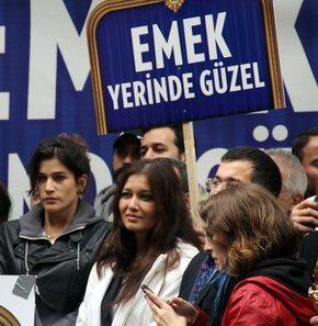 <p><strong>2013 yılında eskimiş Emek Sineması'nın yeniden inşa edilmesi kararına tepki göstererek Taksim'de büyük protestolara neden olan sanatçılar Kültür Bakanlığı'na ortak bildirim mektubu yazarak sinema binasının yıkılmasına karşı çıktı. </strong></p>
