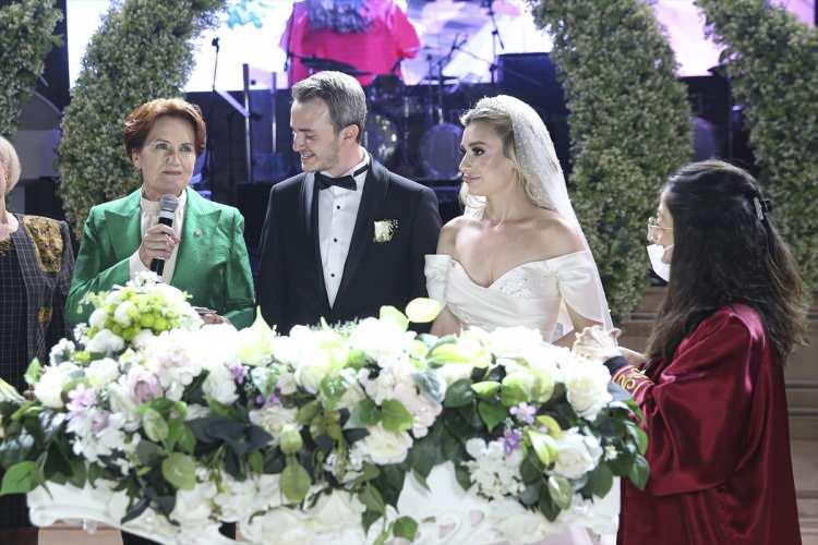 <p>Törende, İYİ Parti Genel Başkanı Meral Akşener, BBP Genel Başkanı Mustafa Destici ve eski bakanlardan Abdülkadir Aksu nikah şahitliği yaptı.</p>
