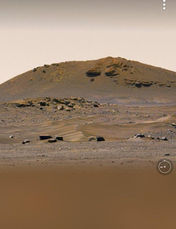<p>Komplo teorisyenleri bu görüntüyü Kızıl Gezegen'deki yaşamın kanıtı olarak ele aldılar fakat bilim insanları görüntünün şaşırtıcı olmadığını Mars'taki depremler sonucu oluştuğunu ve görüntülerde görüldüğü gibi büyük olmadığını belirttiler.</p>

<p> </p>
