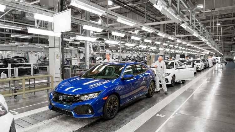 <p>Honda, çip krizi ve koronavirüs karantinaları nedeniyle mayıs ayı başlarında yerel fabrikalarından birinin iki hattında üretimi yaklaşık yüzde 50 oranında azaltmayı planlıyor.</p>

<p> </p>
