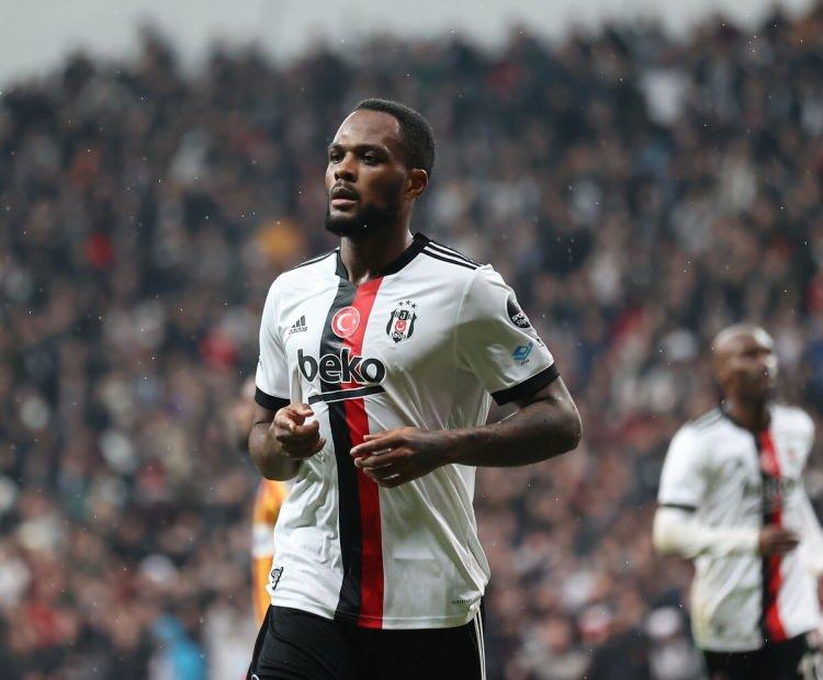 <p>Cyle Larin<br />
<br />
Yaş: 27<br />
<br />
Güncel Kulüp: Beşiktaş</p>
