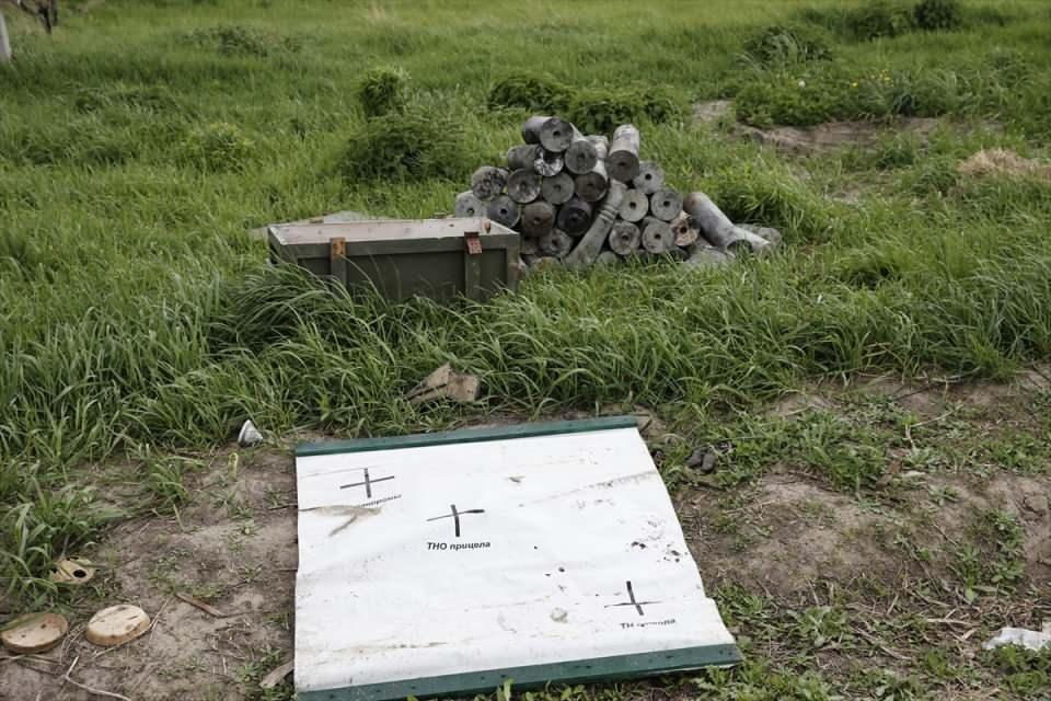 <p>Ukrayna’da başkent Kiev bölgesindeki Kozaroviçi köyü sakinleri, Rus ordusunun, evlerini saldırılar için "kalkan" olarak kullandığını söyledi.</p>
