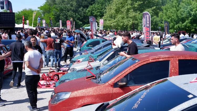 <p>Oğulcan Kurtboğan ve Batuhan Bayırdır da, ara&ccedil;larına on binlerce lira modifiye parası harcadıklarına değindi.</p>
