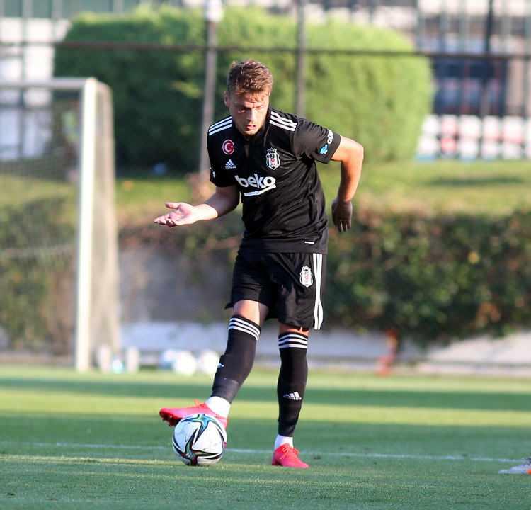 <p>Adem Ljajic<br />
<br />
Yaş: 30<br />
<br />
Güncel Kulüp: Beşiktaş</p>
