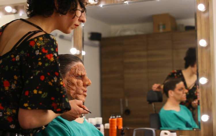 <p>Aksine böyle işler daha çok olsa daha çok keyif alacağım. Makyaj, zaten o kişinin role girmesinde katkısı olan unsurlardan birisi. Çirkin olduysa hedefine ulaşmıştır."</p>
