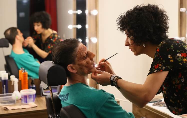 <p>Nurhan Akay, en büyük hayalinin dünyanın en ünlü sirklerinden bir olan Cirque du Soleil gibi bir organizasyonda çalışmak olduğunu dile getirdi.</p>
