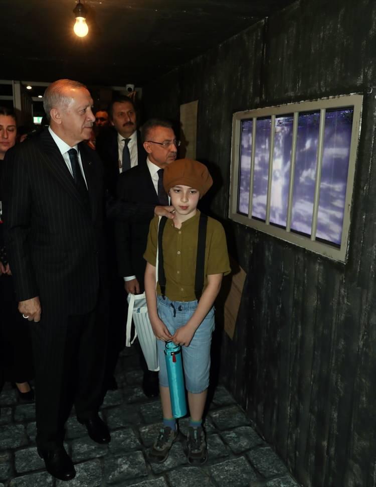 <p>“Necip Fazıl bu millete kimsenin icazetine, inayetine muhtaç olmadan ruh kökünden aldığı kuvvetle var olacağını gösterdi”</p>
