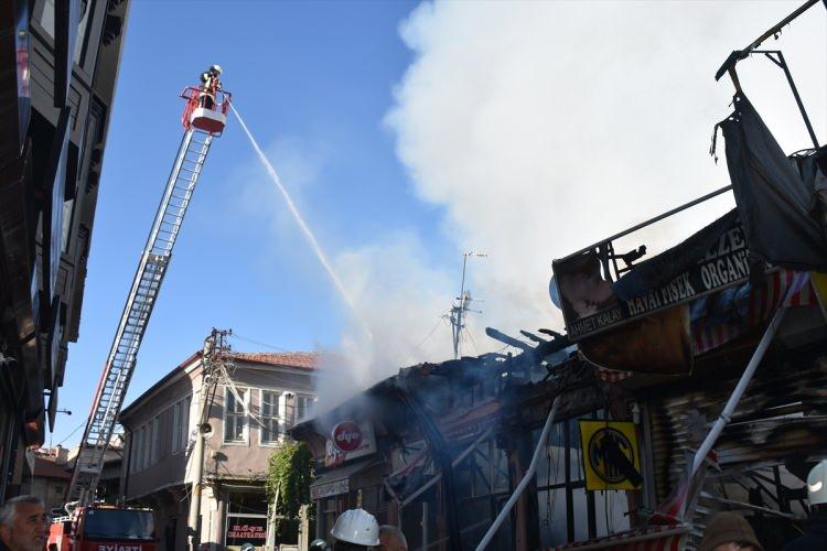<div>- "ESNAFI MAĞDUR ETMEYECEK ŞEKİLDE GEREKLİ DESTEKLER VERİLECEKTİR"</div>
<div> </div>
<div>Bolvadin Kaymakamı Taner Bolat ve Bolvadin Belediye Başkanı Fatih Kayacan, yangın bölgesinde inceleme yaptı.</div>