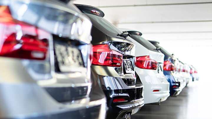 <p>Otomotiv Distribütörleri Derneği (ODD) verilerine göre, Nisan 2022'de otomobil ve hafif ticari araç satışları, geçen yılın aynı dönemine kıyasla yüzde 2,4 azalarak 60 bin 35 adet oldu.</p>
