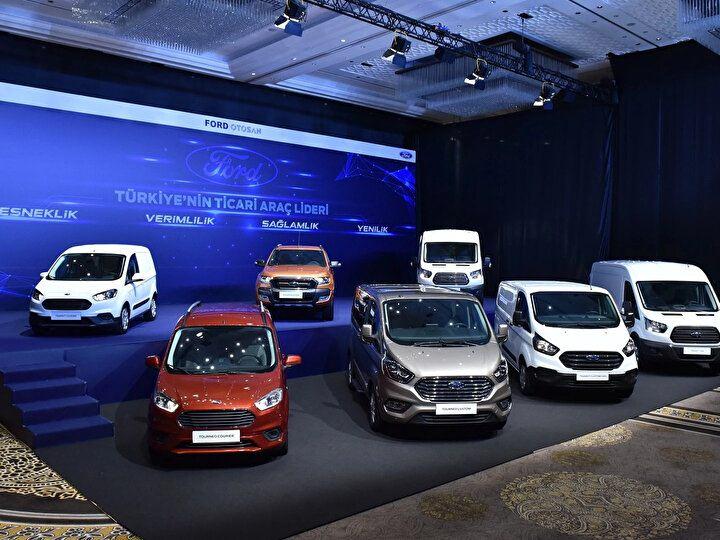 <p>Hafif ticari araç segmentine bakıldığında 5 bin 79 satışla Ford, listenin ilk sırasında yer aldı. Ford'u, 3 bin 431 satışla Fiat ve 1.109 satışla Toyota izledi.</p>
