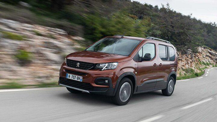 <p>Peugeot 827 satışla dördüncü ve Citroen 790 satışla beşinci oldu.</p>
