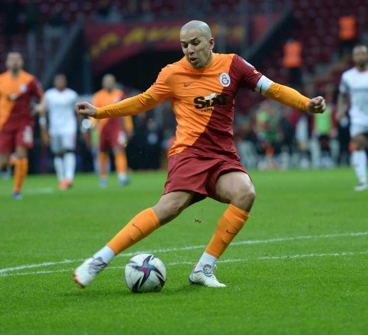 <p>Sofiane Feghouli<br />
<br />
Yaş: 32<br />
<br />
Güncel Kulüp: Galatasaray</p>
