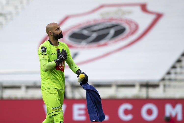 <p>Sinan Bolat<br />
<br />
Yaş: 33<br />
<br />
Güncel Kulüp: KAA Gent</p>
