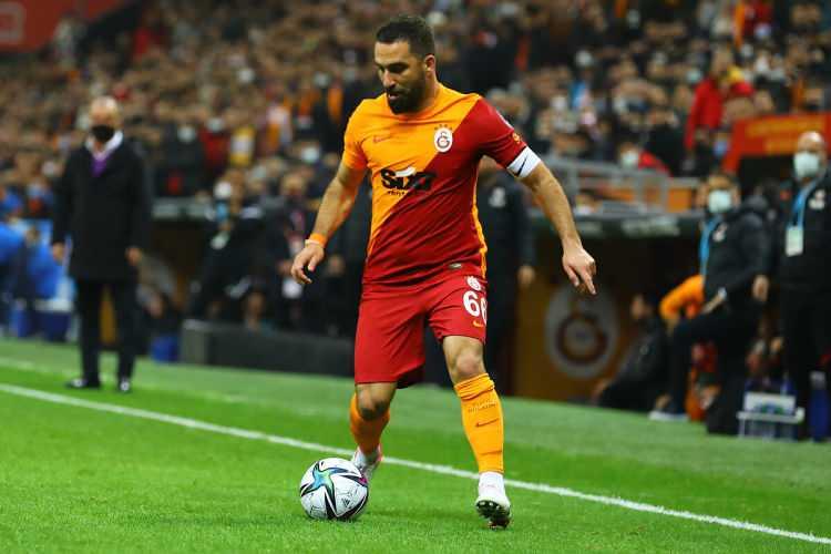 <p>Arda Turan<br />
<br />
Yaş: 35<br />
<br />
Güncel Kulüp: Galatasaray</p>
