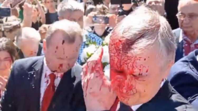 <p>Polonya'da aktivistler, Rusya'nın Varşova Büyükelçisi Sergey Andreev'e kırmızı boyayla saldırdı.</p>

<p> </p>
