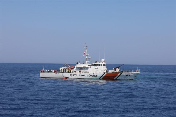 <p><strong> Yangını söndürüp kazazedeleri kurtardılar</strong></p>

<p>Tatbikatın ikinci senaryosunda da Türk Arama Kurtarma bölgesindeki bir yolcu motorundan yardım çağrısı alınması üzerine yolcu motoru ile telsiz irtibatı kuruldu.</p>

