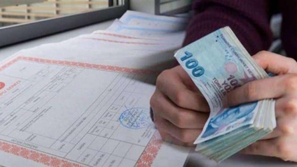 <p><strong>6-DEVİR NEREDE YAPILIR?</strong></p>

<p>Konutların tapu devri yalnızca tapu dairelerinde yapılır. Noterde sadece ön ödemeli satış sözleşmesi imzalanır. Ancak konut alım satımlarında tapu dairelerinde yapılan devir işlemlerinin noterlerde de yapılması Meclis’in gündeminde.</p>
