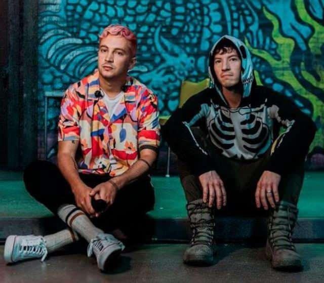<p><span style="color:#000000"><strong>En iyi rock albümü:</strong></span></p>
<p><span style="color:#2F4F4F"><strong>Twenty One Pilots, Scaled and Icy</strong></span></p>