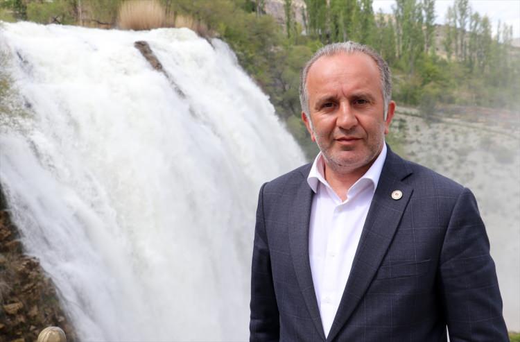 <p>Tatil için İstanbul'dan memleketine gelen Ahmet Önal ise daha önce birçok kez şelaleyi ziyaret ettiğini kaydetti.</p>

<p> </p>
