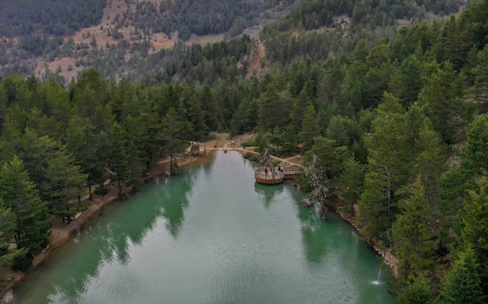 <p>- "Yabancı turistler daha fazla ilgi gösteriyor"</p>

<p>Gümüşhane'den gelen Ali Hafız Sezgin de baharın gelişi ve karların erimesiyle Limni Gölü'nü ziyaret etmek istediklerini söyledi.</p>

<p> </p>
