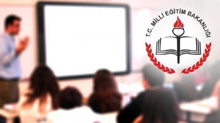 <p>KARNELER NE ZAMAN VERİLECEK?</p>
<p>Karneler Türkiye genelinde 17 Haziran Cuma günü sabah 08:30 itibariyle verilmeye başlayacak. Fakat her okulun karne dağıtma saati birkaç saat farklılık gösterebilir.</p>