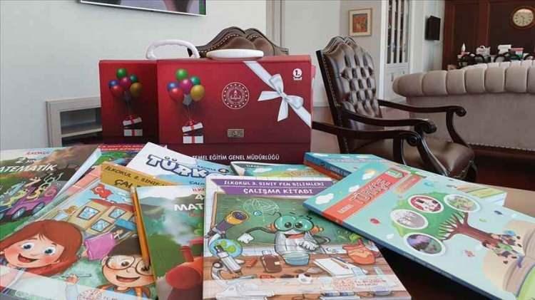<p>E-okul VBS girişi için ilk adımda bilgilerine erilmek istenen öğrencinin T.C kimlik ve okul numaraları ilgi alanlara girilmeli. </p>