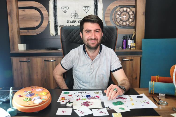 <p>Ağırlıklı olarak Amerika ve İsrail’e gönderim sağlamaktayız. Bunun yanında 13 kişinin çalışabileceği 1 buçuk milyon liralık bir yatırımımızın olduğu kesimhane atölyesi açıyoruz burada.</p>
