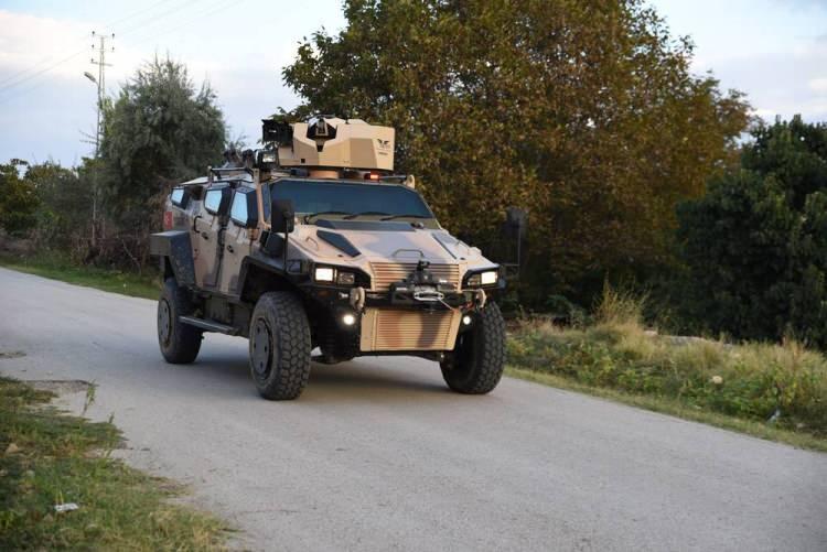 <p>Araç, 7,62 ve 12,7 milimetre makineli tüfek, 40 milimetre bomba atar, hava ve tanksavar gibi silah sistemleriyle donatılabiliyor.</p>
<p>8 ton ağırlığa, 4 ton taşıma kapasitesine sahip Yörük 4X4, 7 kişiye kadar personel taşıyabiliyor.</p>
<p> </p>