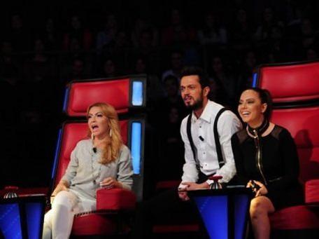 <p><span style="color:#8B4513"><strong>Öte yandan sosyal medyada, Ebru Gündeş ile ilgili çıkan aldatma haberlerinden sonra Ilıcalı ve Hadise'nin arasının bozulduğu söyleniyor.</strong></span></p>