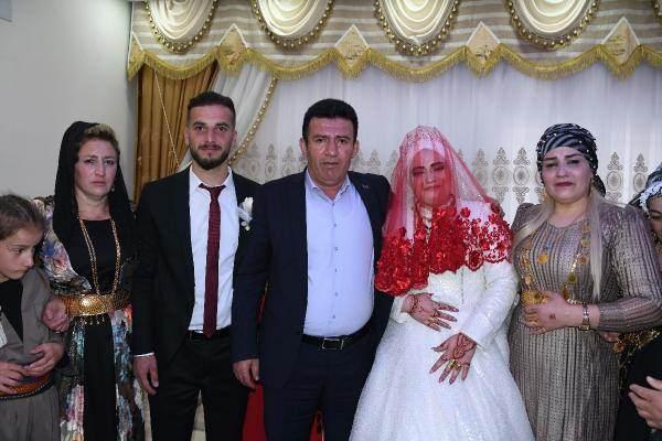 <p>D&uuml;ğ&uuml;ne katılan Uludere Belediye Başkanı Sait &Uuml;rek ve Beyt&uuml;şşebap Belediye Başkanı Habip Aşan da alınan kararların Uzunge&ccedil;it ile sınırlı kalmayacağını dile getirerek, d&uuml;ğ&uuml;n masraflarını en aza indirmenin herkesin g&ouml;revi olduğunu s&ouml;yledi.</p>
