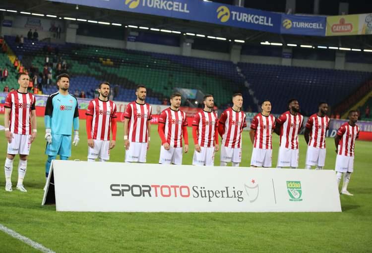 <p>SİVASSPOR - 5 KIRMIZI KART</p>
