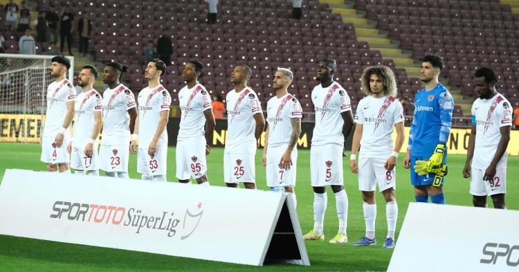 <p>HATAYSPOR - 4 KIRMIZI KART</p>