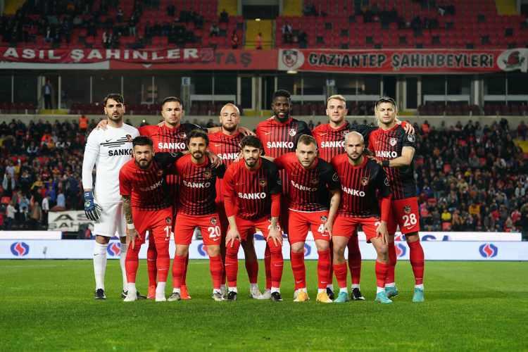 <p>GAZİANTEP FK - 4 KIRMIZI KART</p>
