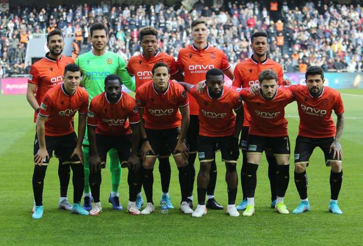 <p>YENİ MALATYASPOR - 4 KIRMIZI KART</p>