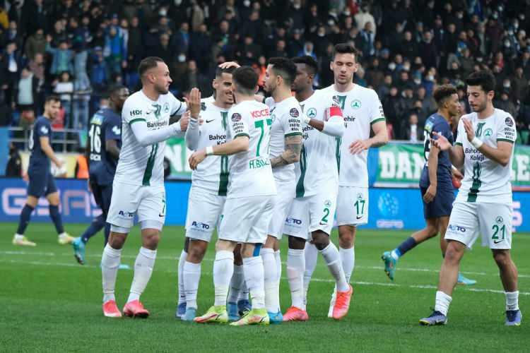 <p>GİRESUNSPOR - 4 KIRMIZI KART</p>
