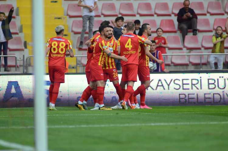 <p>KAYSERİSPOR - 3  KIRMIZI KART</p>
