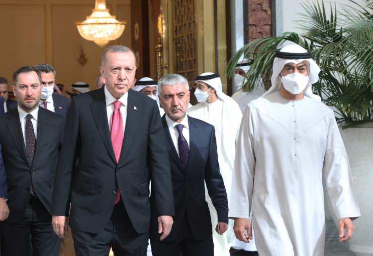 <p>Erdoğan'a ziyaretinde Milli Savunma Bakanı Hulusi Akar, AK Parti Genel Başkanvekili Numan Kurtulmuş ve Cumhurbaşkanlığı İletişim Başkanı Fahrettin Altun eşlik ediyor.</p>

<p> </p>
