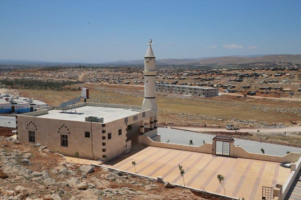 <p>Sıcak, soğuk ve haşerelerle mücadele edemiyorduk. Bu evler için çok çok minnettarız."</p>
<p> </p>